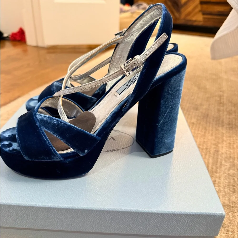 Prada Women's Luxurious Navy Velvet Platform Heels - Picture 3 of 9